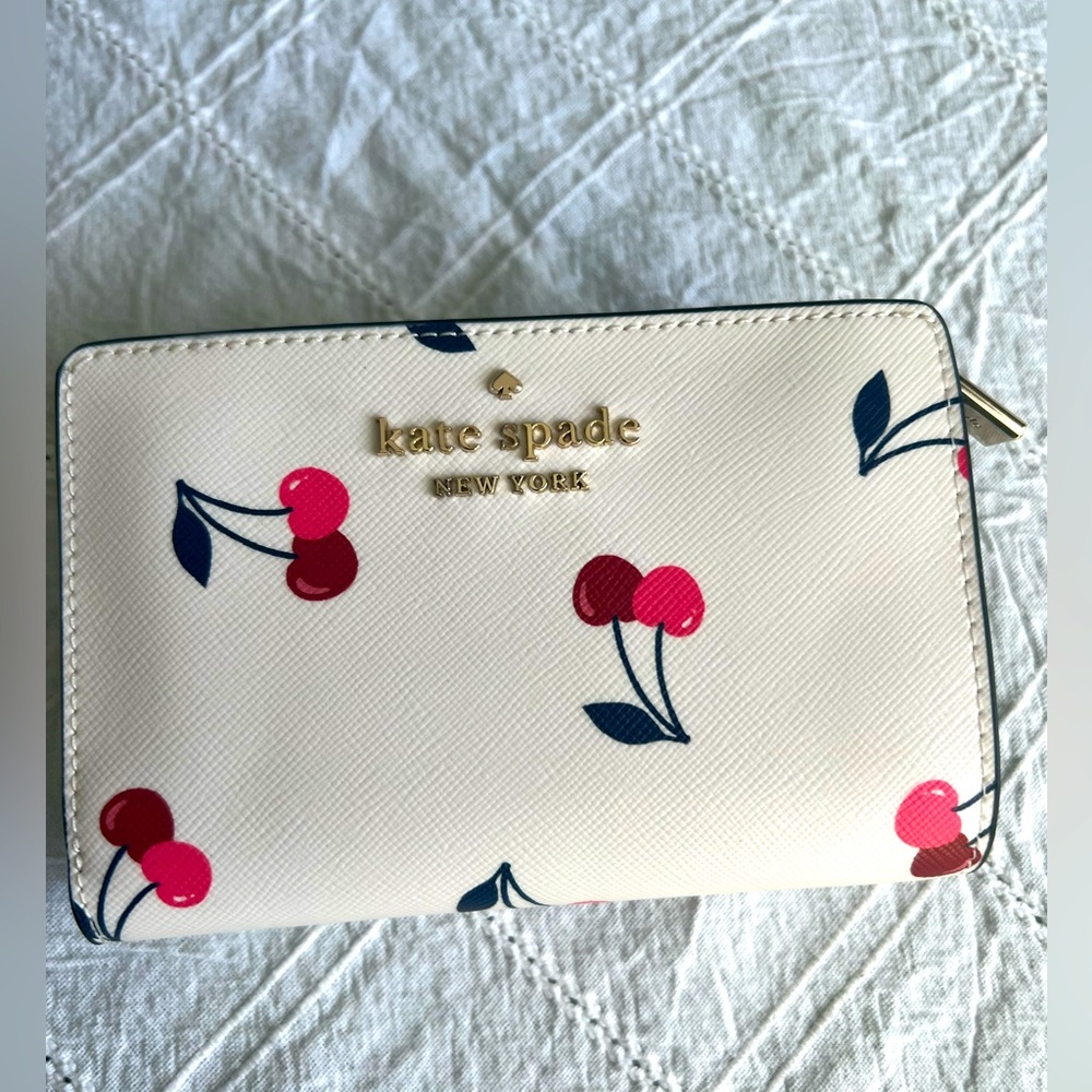 Kate ♠️ spade Stacy Dancing Cherries Printed Meduim compact Bifold wallet